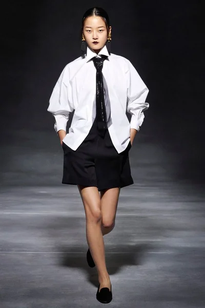 Look 19